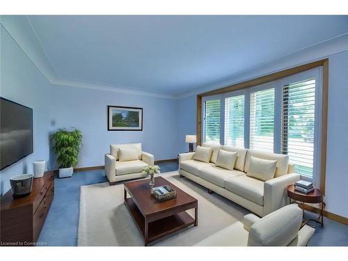 419 Book Road E, Ancaster, ON - Indoor Photo Showing Living Room