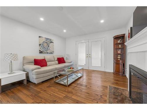 15414 Niagara River Parkway, Niagara-On-The-Lake, ON - Indoor Photo Showing Living Room With Fireplace