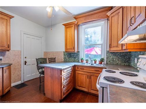 129 Ray Street S, Hamilton, ON - Indoor Photo Showing Kitchen