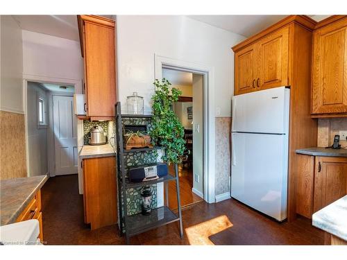 129 Ray Street S, Hamilton, ON - Indoor Photo Showing Kitchen