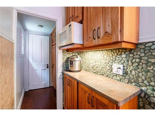 129 Ray Street S, Hamilton, ON - Indoor Photo Showing Kitchen