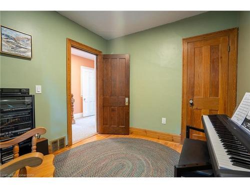 129 Ray Street S, Hamilton, ON - Indoor Photo Showing Other Room