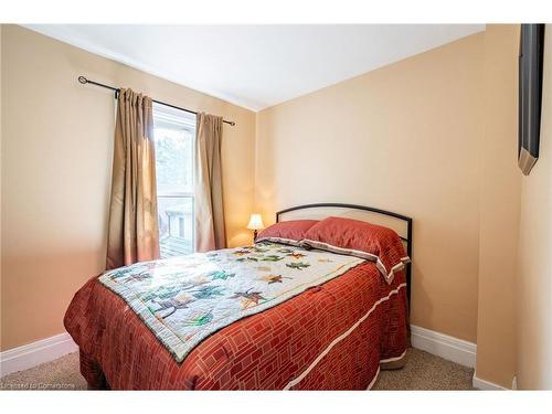 129 Ray Street S, Hamilton, ON - Indoor Photo Showing Bedroom