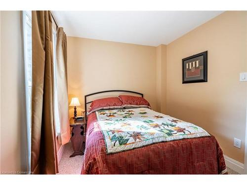 129 Ray Street S, Hamilton, ON - Indoor Photo Showing Bedroom