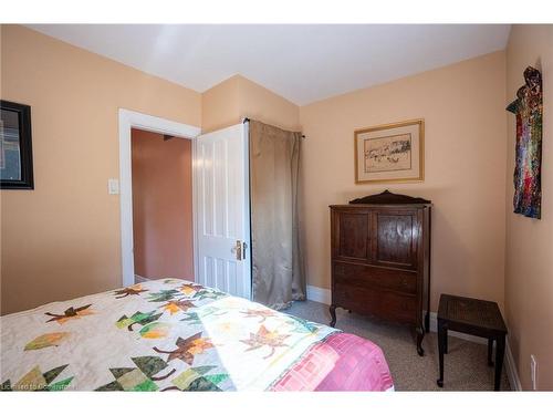 129 Ray Street S, Hamilton, ON - Indoor Photo Showing Bedroom