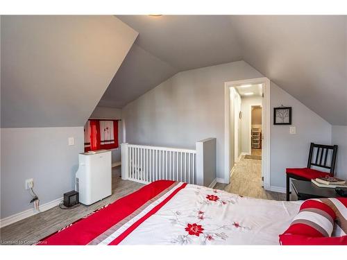 129 Ray Street S, Hamilton, ON - Indoor Photo Showing Bedroom