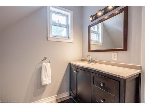 129 Ray Street S, Hamilton, ON - Indoor Photo Showing Bathroom