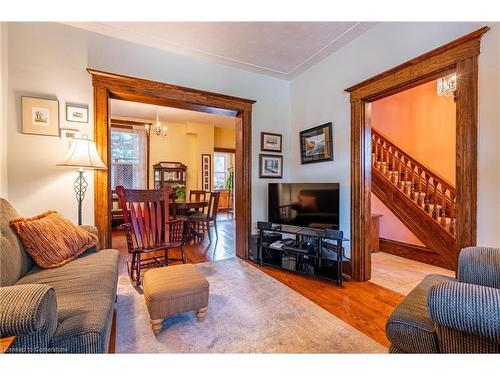 129 Ray Street S, Hamilton, ON - Indoor Photo Showing Living Room