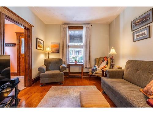 129 Ray Street S, Hamilton, ON - Indoor Photo Showing Living Room