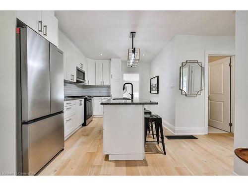 1258 Coric Avenue, Burlington, ON - Indoor Photo Showing Kitchen With Upgraded Kitchen