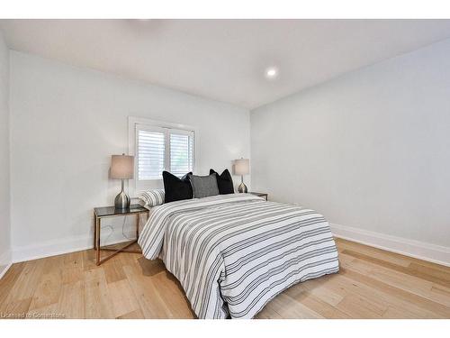 1258 Coric Avenue, Burlington, ON - Indoor Photo Showing Bedroom