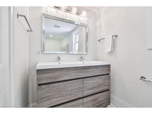 1258 Coric Avenue, Burlington, ON - Indoor Photo Showing Bathroom