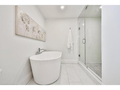 1258 Coric Avenue, Burlington, ON - Indoor Photo Showing Bathroom