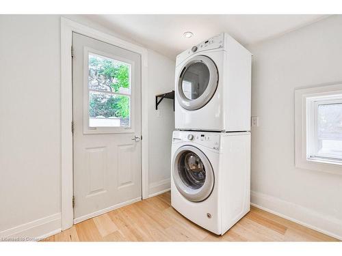 1258 Coric Avenue, Burlington, ON - Indoor Photo Showing Laundry Room