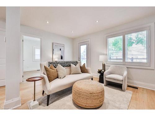 1258 Coric Avenue, Burlington, ON - Indoor Photo Showing Living Room