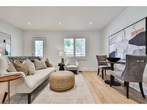 1258 Coric Avenue, Burlington, ON - Indoor Photo Showing Living Room