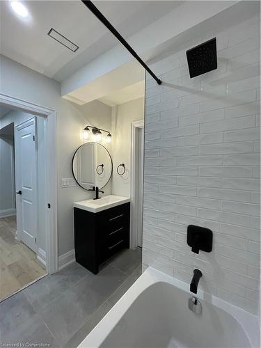 1-50 Erie Avenue, Hamilton, ON - Indoor Photo Showing Bathroom