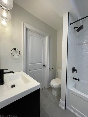 1-50 Erie Avenue, Hamilton, ON - Indoor Photo Showing Bathroom