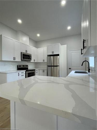 1-50 Erie Avenue, Hamilton, ON - Indoor Photo Showing Kitchen