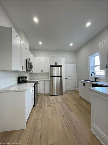 1-50 Erie Avenue, Hamilton, ON - Indoor Photo Showing Kitchen