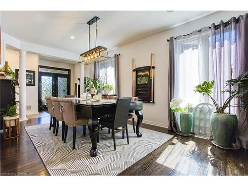 261 Montreal Circle, Stoney Creek, ON - Indoor Photo Showing Dining Room