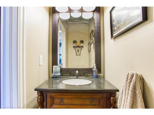 261 Montreal Circle, Stoney Creek, ON - Indoor Photo Showing Bathroom