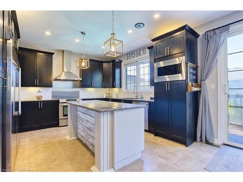 261 Montreal Circle, Stoney Creek, ON - Indoor Photo Showing Kitchen