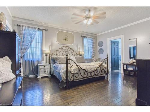 261 Montreal Circle, Stoney Creek, ON - Indoor Photo Showing Bedroom