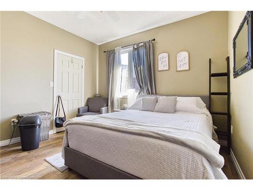 261 Montreal Circle, Stoney Creek, ON - Indoor Photo Showing Bedroom