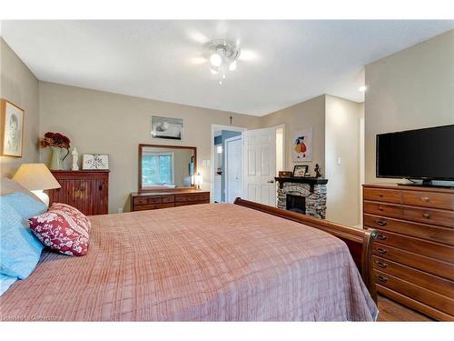 51 Banbury Drive, Ancaster, ON - Indoor Photo Showing Bedroom