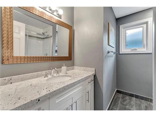 51 Banbury Drive, Ancaster, ON - Indoor Photo Showing Bathroom