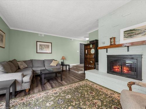 544 Crescent Road, Fort Erie, ON - Indoor Photo Showing Living Room With Fireplace