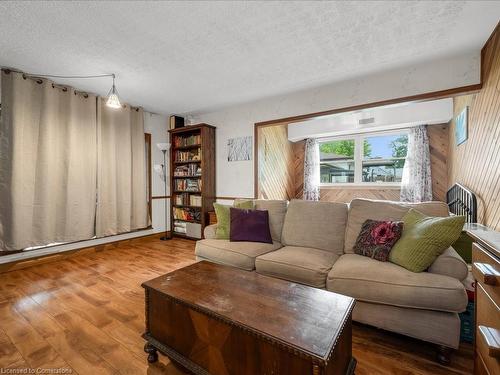 544 Crescent Road, Fort Erie, ON - Indoor Photo Showing Living Room