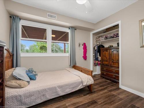 544 Crescent Road, Fort Erie, ON - Indoor Photo Showing Bedroom