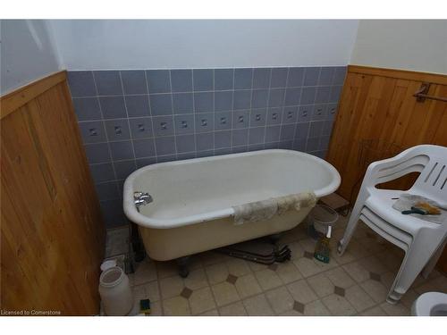 168 Macnab Street N, Hamilton, ON - Indoor Photo Showing Bathroom