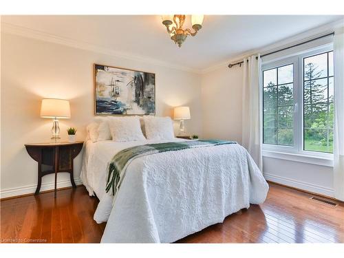 2501 #1 Side Road, Burlington, ON - Indoor Photo Showing Bedroom