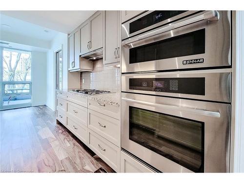 323-11 Bronte Road, Oakville, ON - Indoor Photo Showing Kitchen With Stainless Steel Kitchen