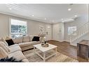 82 East 35Th Street, Hamilton, ON  - Indoor Photo Showing Living Room 