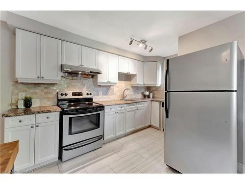 82 East 35Th Street, Hamilton, ON - Indoor Photo Showing Kitchen