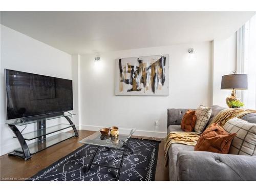 401-11 Rebecca Street, Hamilton, ON - Indoor Photo Showing Living Room