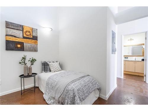 401-11 Rebecca Street, Hamilton, ON - Indoor Photo Showing Bedroom