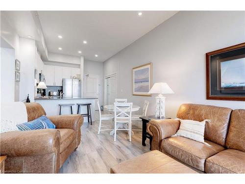 404-35 Southshore Crescent, Stoney Creek, ON - Indoor Photo Showing Living Room