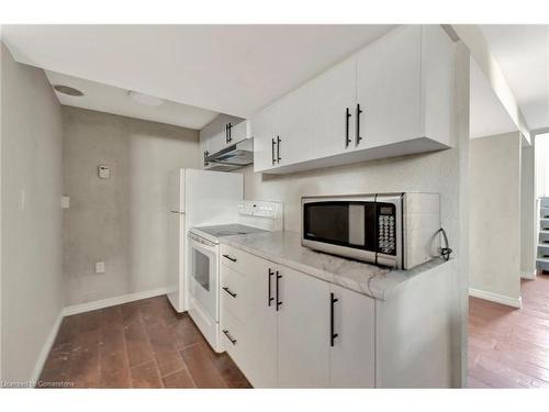 2009 Brampton Street, Hamilton, ON - Indoor Photo Showing Kitchen