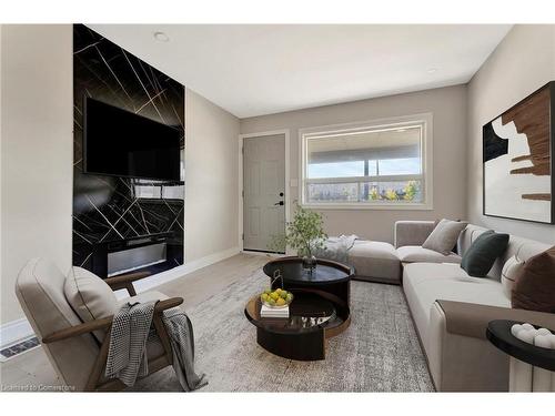 2009 Brampton Street, Hamilton, ON - Indoor Photo Showing Living Room