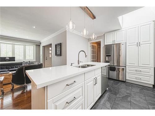 4030 Grapehill Avenue, Burlington, ON - Indoor Photo Showing Kitchen With Stainless Steel Kitchen With Double Sink With Upgraded Kitchen