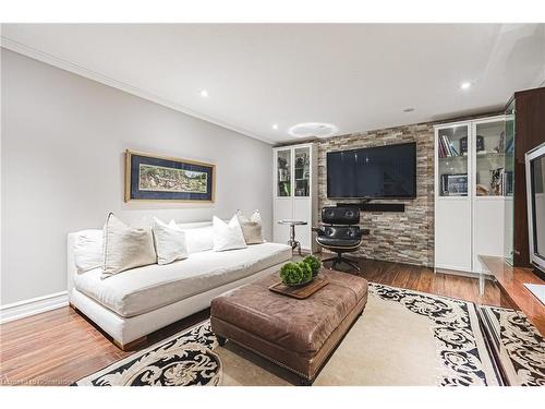 4030 Grapehill Avenue, Burlington, ON - Indoor Photo Showing Living Room