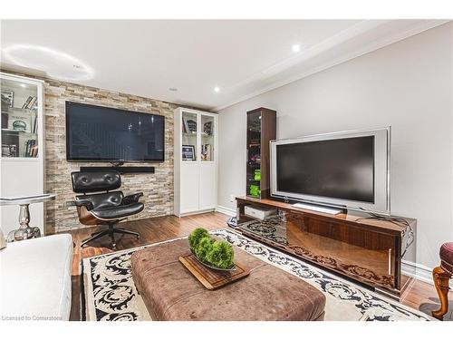 4030 Grapehill Avenue, Burlington, ON - Indoor Photo Showing Living Room