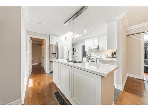 4030 Grapehill Avenue, Burlington, ON - Indoor Photo Showing Kitchen With Double Sink With Upgraded Kitchen