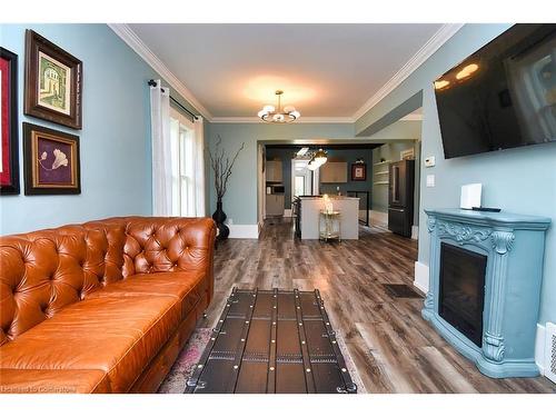 19 Panabaker Street, Cambridge, ON - Indoor Photo Showing Living Room