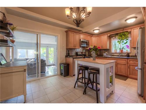 127 Nash Road S, Hamilton, ON - Indoor Photo Showing Kitchen With Double Sink